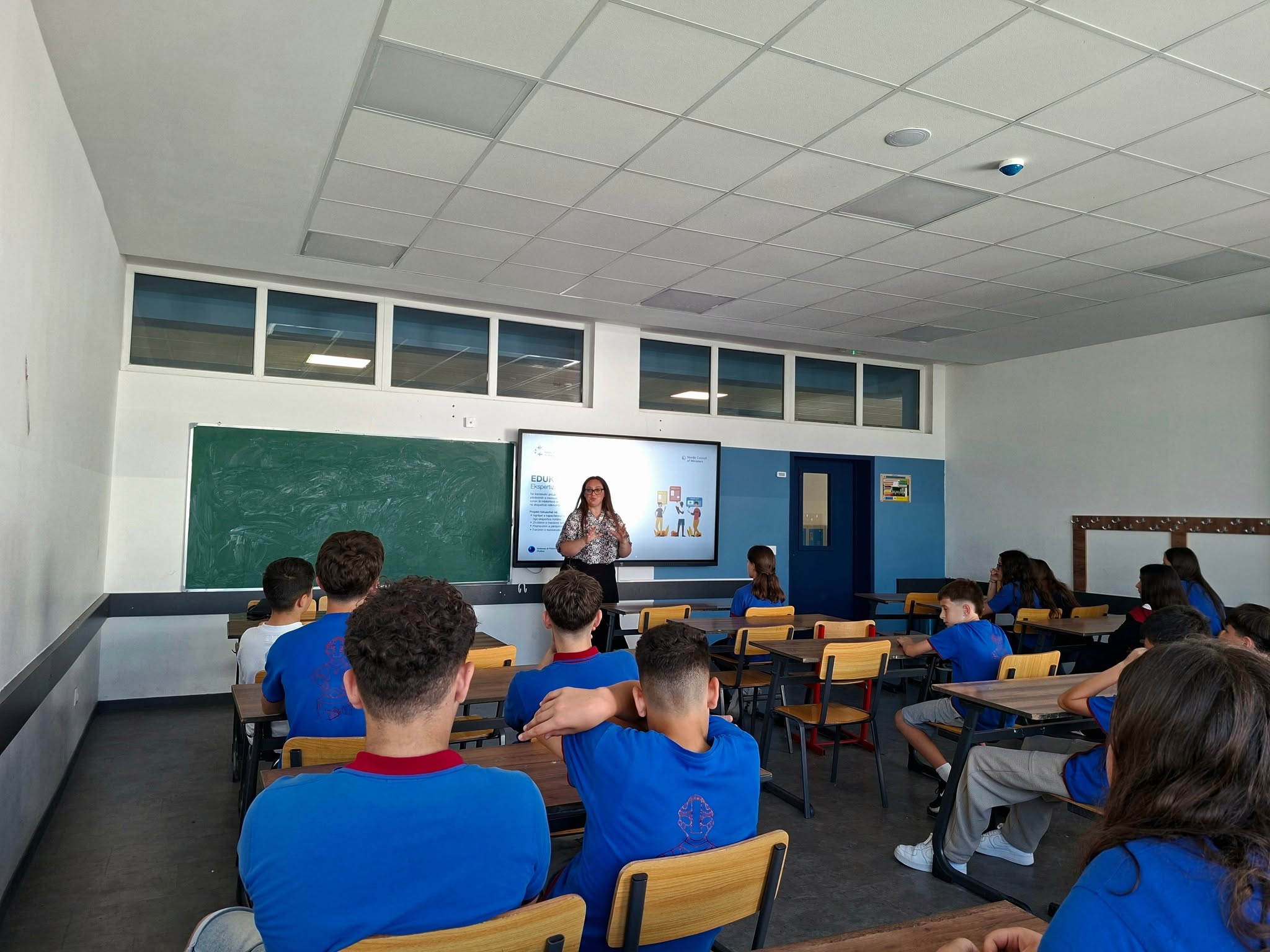 EEI zhvillon sesion interaktiv për edukimin mediatik me Këshillin e Nxënësve të SHFMU “Dardania”